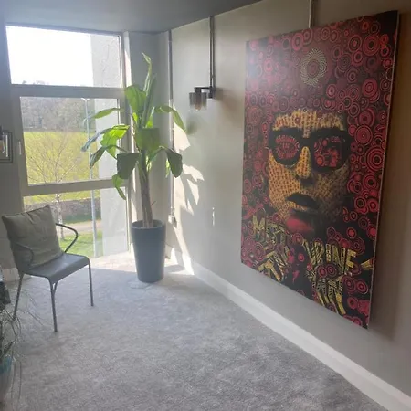 Hotel67 At Gleneagle Готель