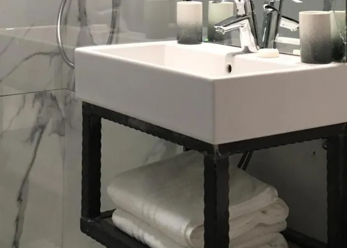 Hotel67 At Gleneagle فندق