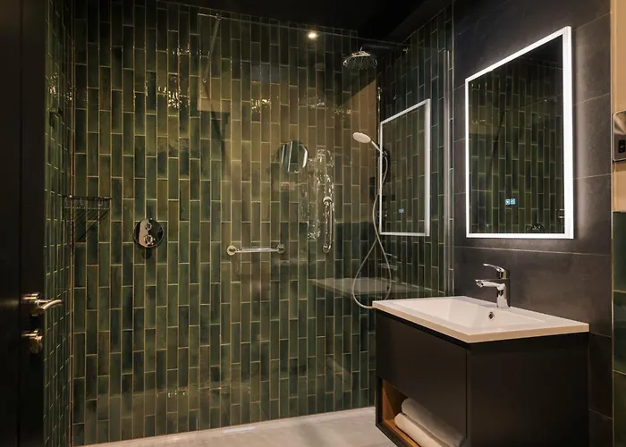 Hotel67 At Gleneagle فندق 4*